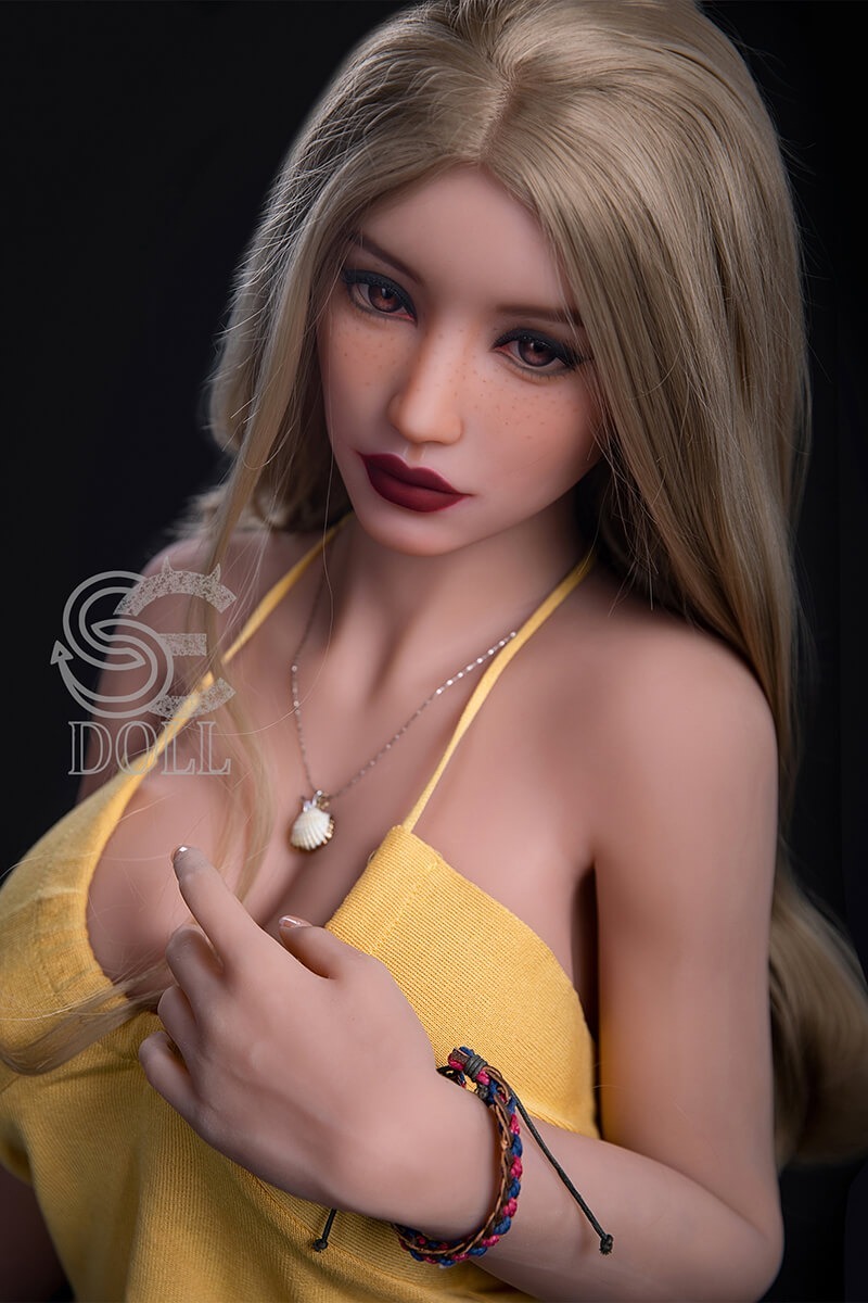 161cm / 5ft3" F-cup Amelia.F