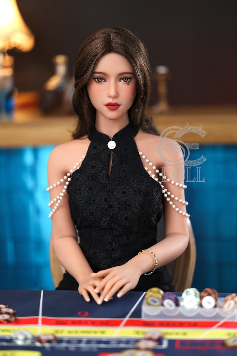 166cm / 5ft5" C-cup Queena.B - Image 1