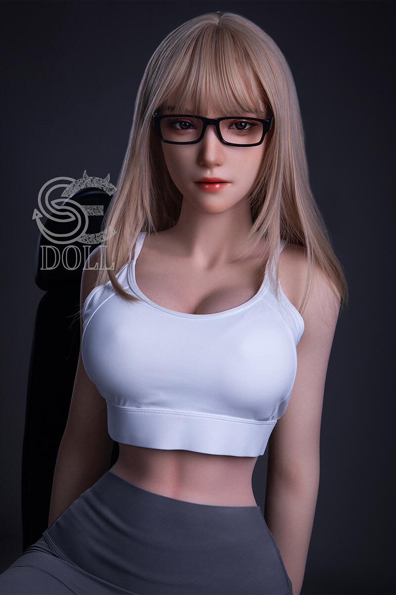 161cm / 5ft3" E-cup Queena.G(Full silicone)