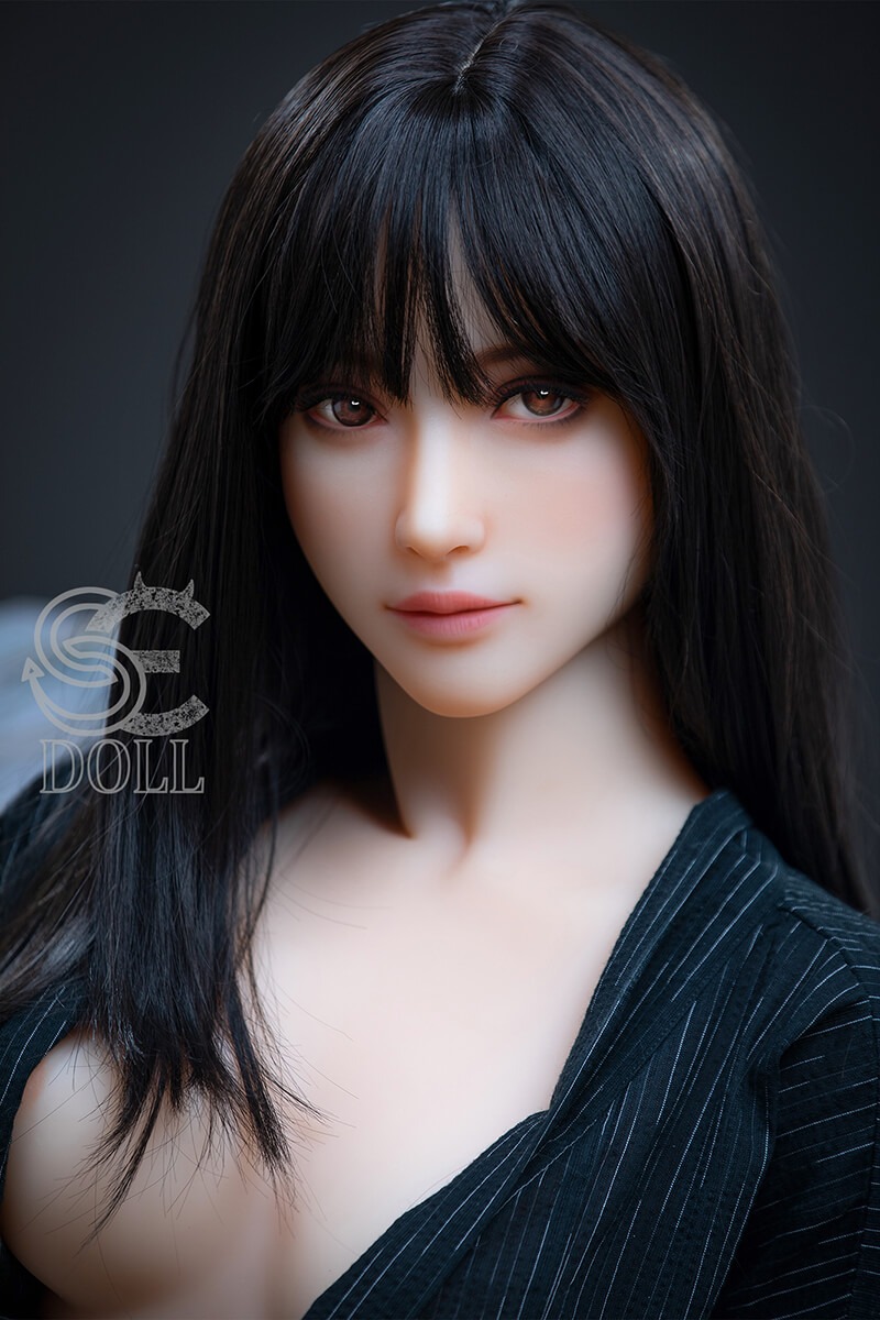 166cm / 5ft5" C-cup  Aurora.A