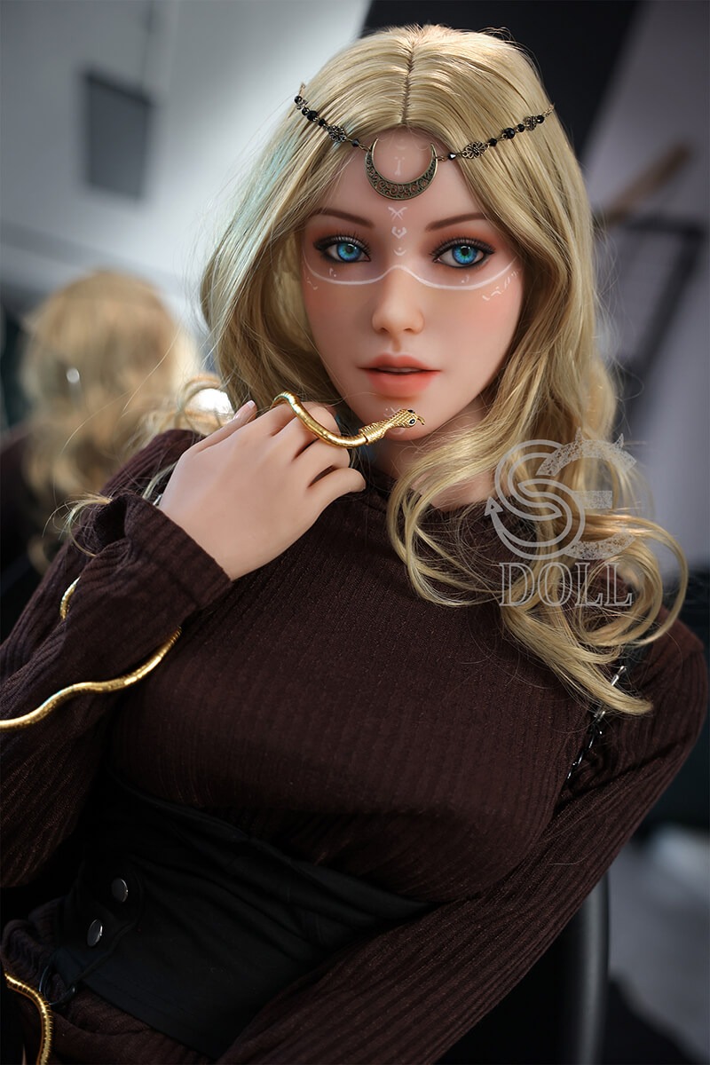 163cm / 5ft4" E-cup Vicky.B