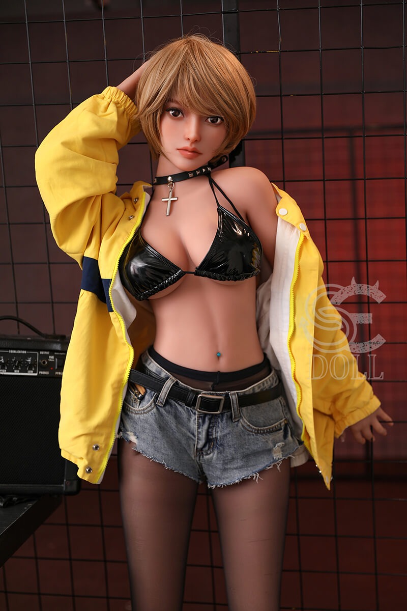 153cm / 5ft0" F-cup Avery.B