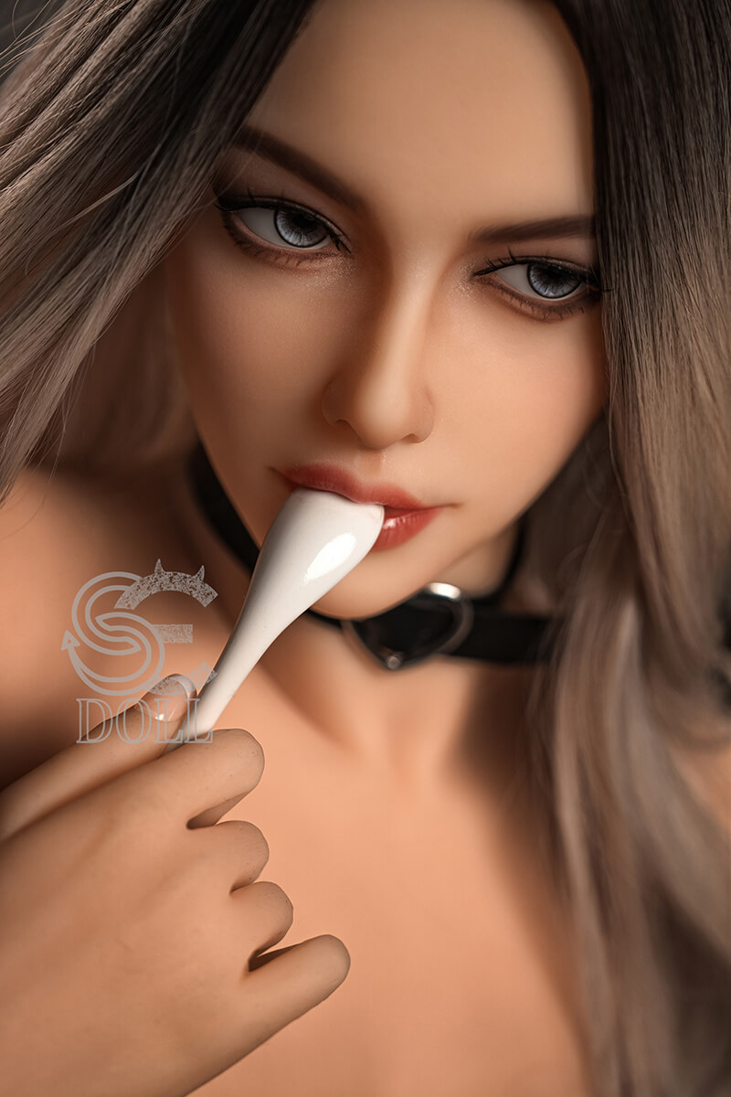 163cm / 5ft4" E-cup Hazel.E