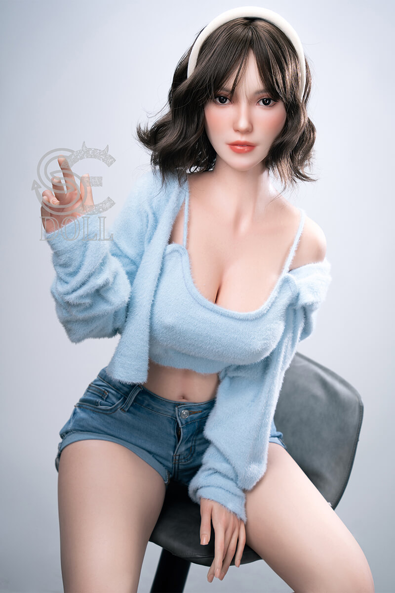 T161cm / 5ft3" C-cup Sylvia.A (Full silicone body with realistic skin texture)